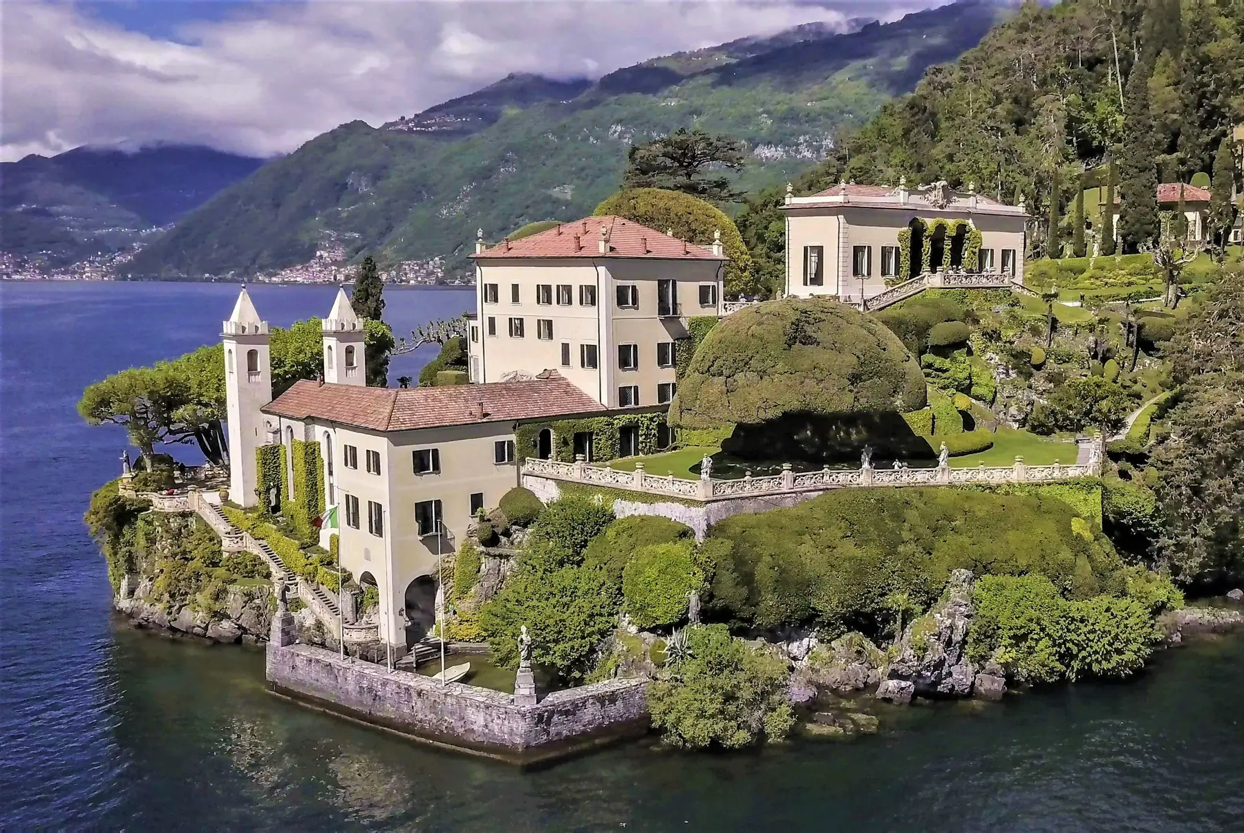 Villa del Balbianello et ses jardins sur une presqu’île du lac de Côme